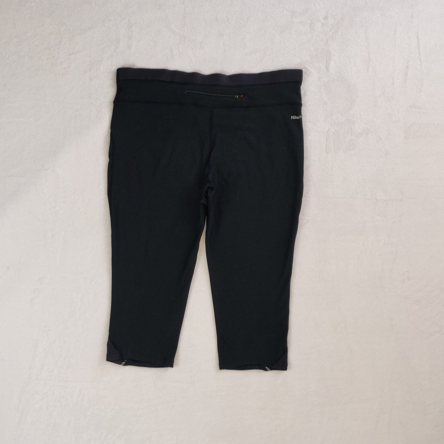 Nike Fit Dry Black Capri Running Yoga Pants Leggings Women Size Medium